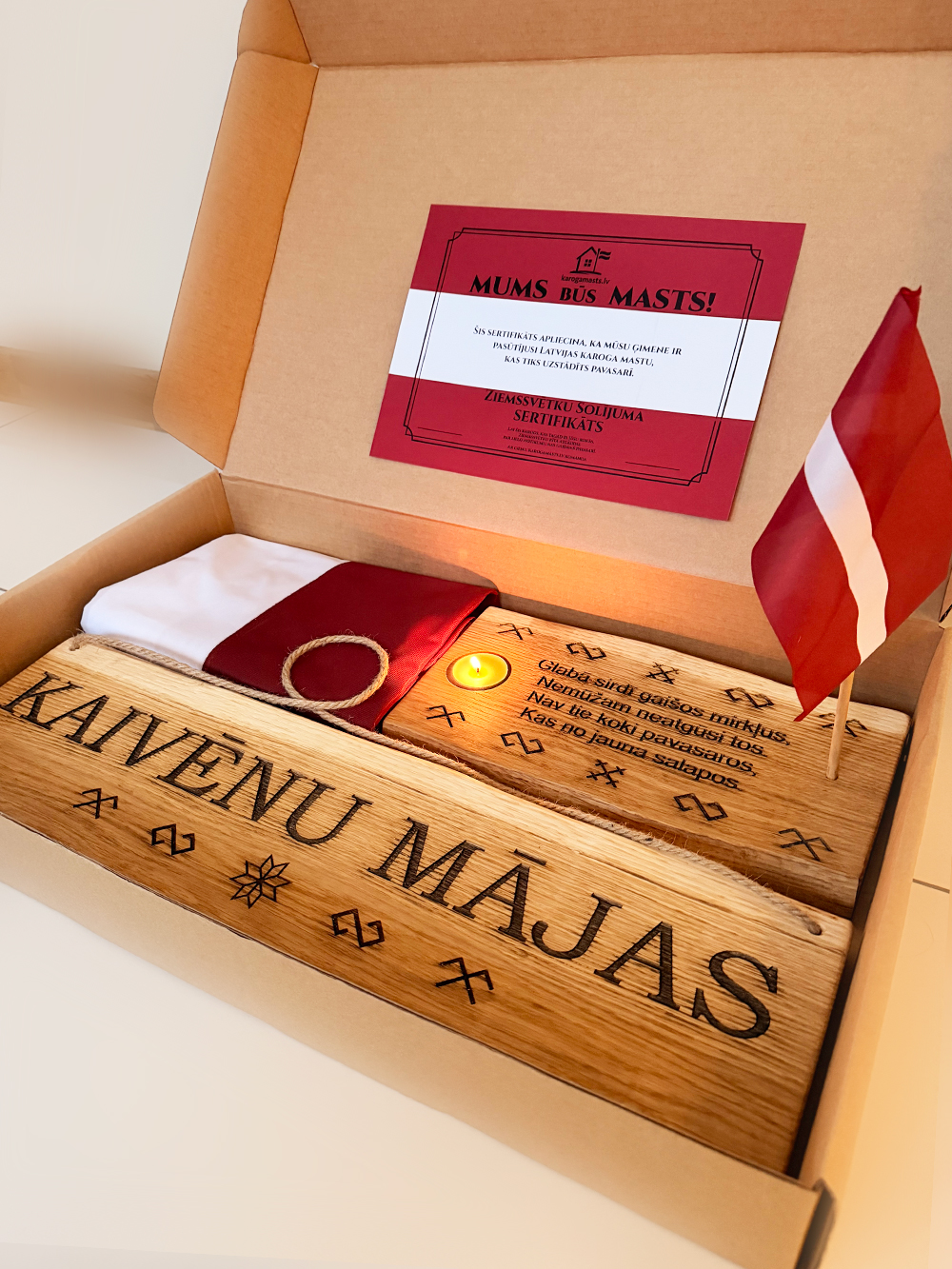 Personalizēta ozolkoka zīme ar nosaukumu